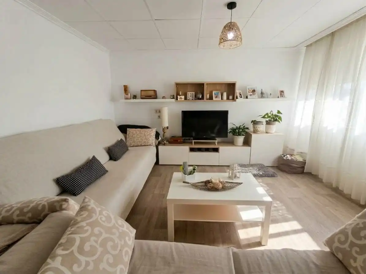 Sala d'estar de Pis en venda en Benidorm amb Aire condicionat, Calefacció i Parquet