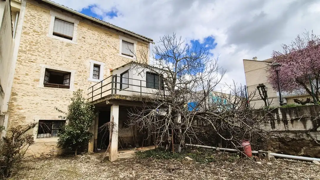 Außenansicht von Haus oder Chalet zum Verkauf in Puente la Reina / Gares mit Privatgarten, Terrasse und Möbliert
