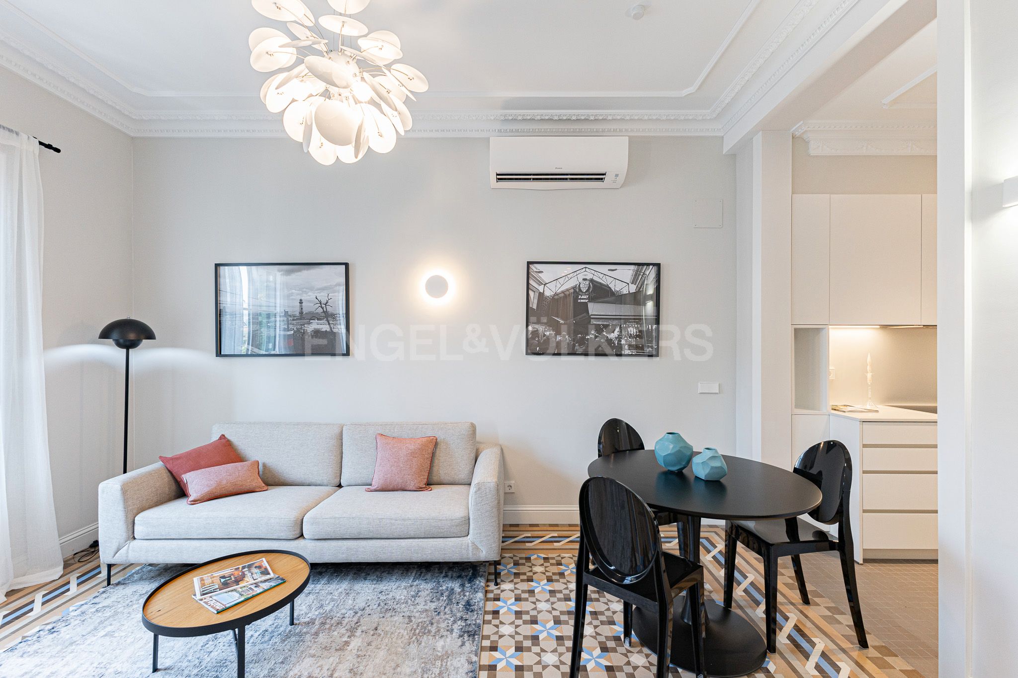 Living room of Apartment for sale in  Barcelona Capital  with Air Conditioner, Heating and Furnished
