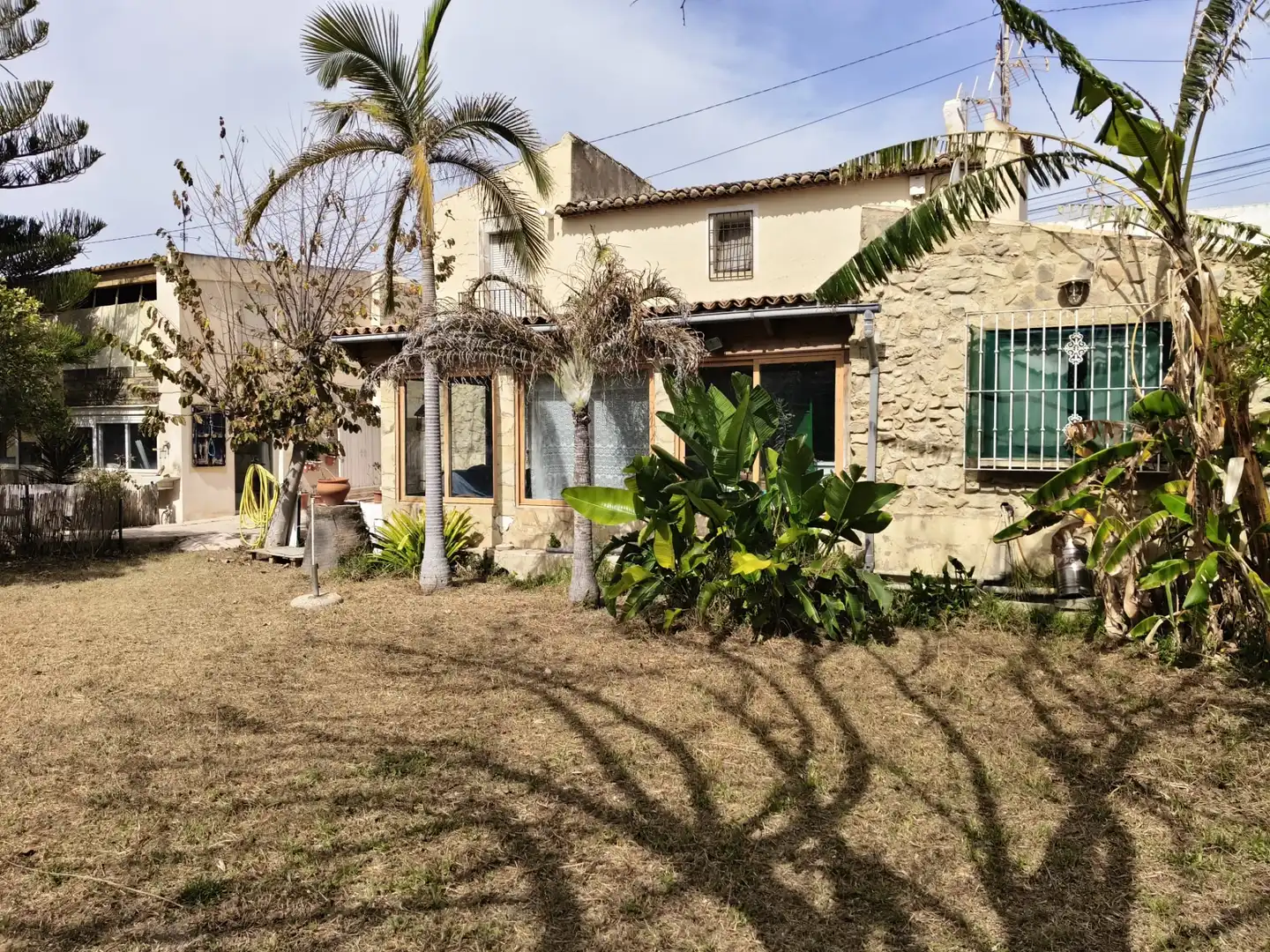 Vista exterior de Casa adosada en venda en Villajoyosa / La Vila Joiosa amb Jardí privat, Terrassa i Rentadora