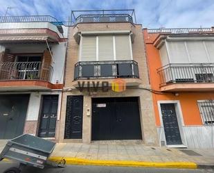 Vista exterior de Casa o xalet en venda en San Juan de Aznalfarache amb Aire condicionat, Terrassa i Balcó