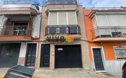 Exterior view of House or chalet for sale in San Juan de Aznalfarache  with Air Conditioner, Terrace and Balcony