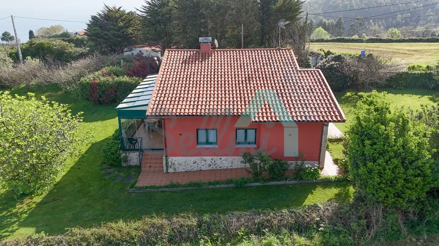 Vista exterior de Casa o xalet en venda en Villaviciosa amb Calefacció, Jardí privat i Terrassa