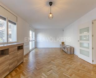 Sala d'estar de Apartament en venda en Terrassa amb Aire condicionat, Calefacció i Terrassa