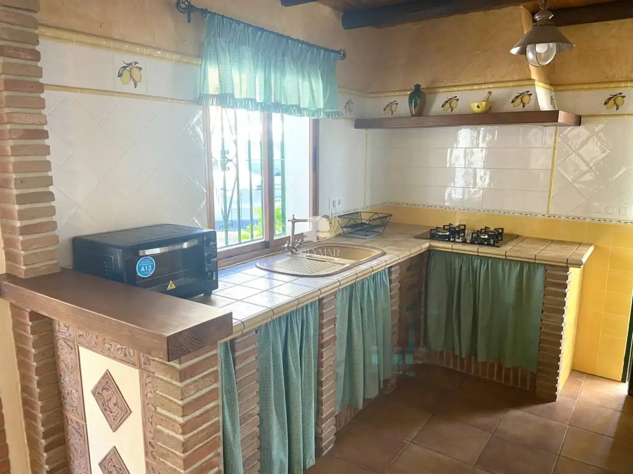 Cuina de Finca rústica de lloguer en Árchez amb Aire condicionat i Piscina