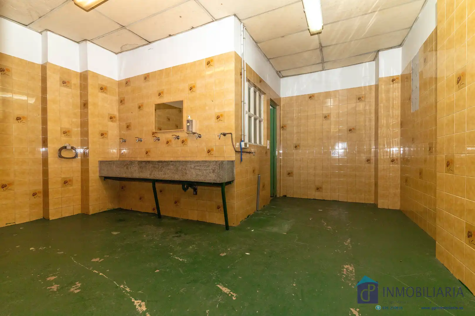 Bathroom of Industrial buildings for rent in Zaragoza