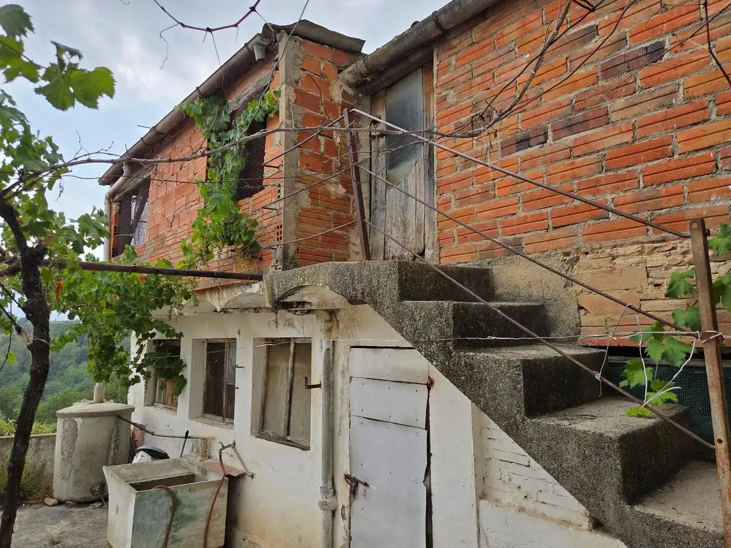 Vista exterior de Finca rústica en venda en Tortellà amb Balcó