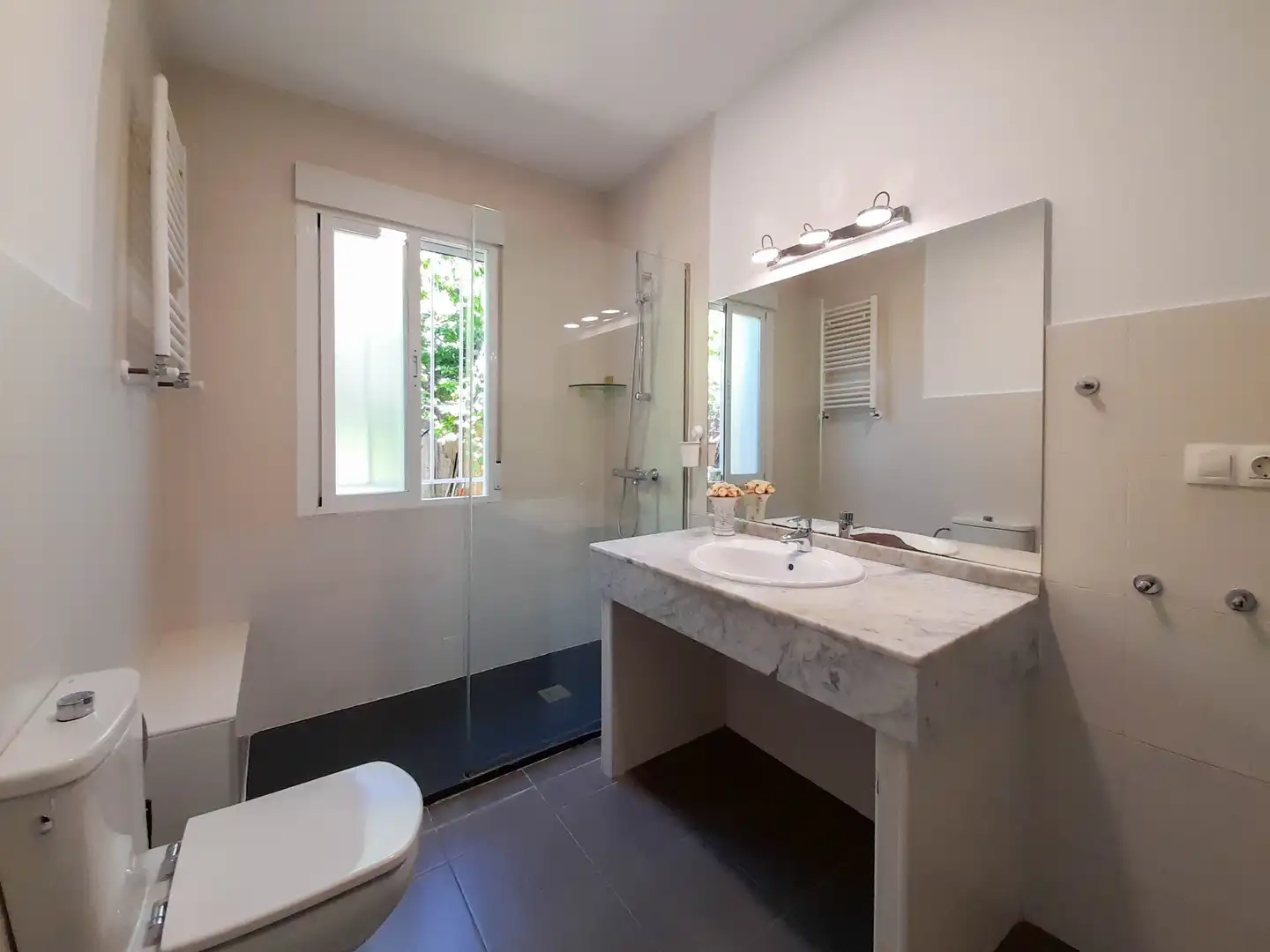 Bathroom of Detached homes for rent in Madrid  with Heating, Private garden and Parquet flooring