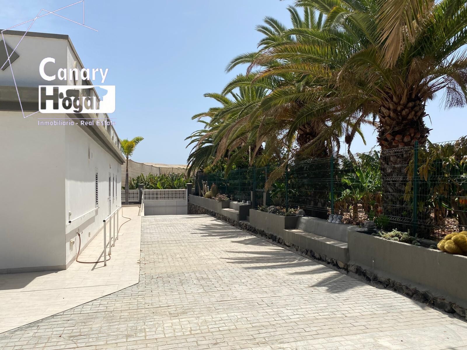 Vista exterior de Finca rústica en venda en Arona amb Jardí privat, Terrassa i Traster