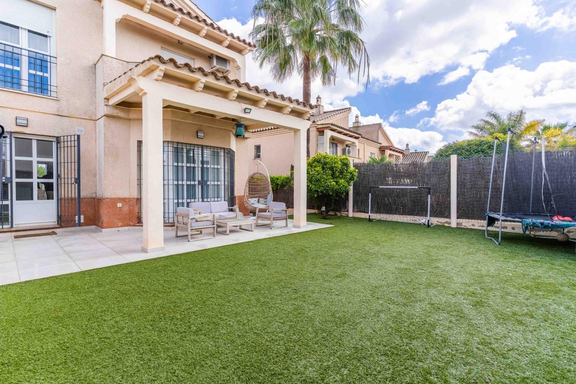 Jardí de Casa adosada en venda en Jerez de la Frontera amb Aire condicionat, Calefacció i Jardí privat