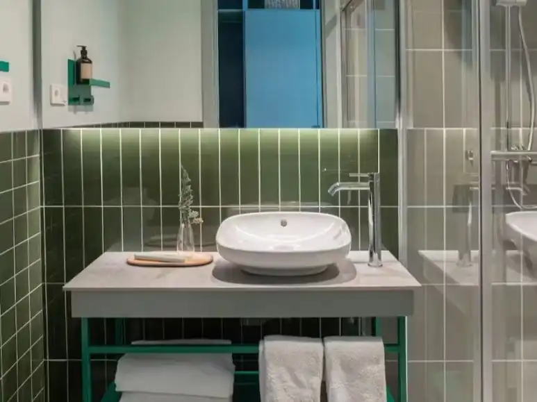 Bathroom of Study for rent in  Pamplona / Iruña  with Air Conditioner, Heating and Parquet flooring
