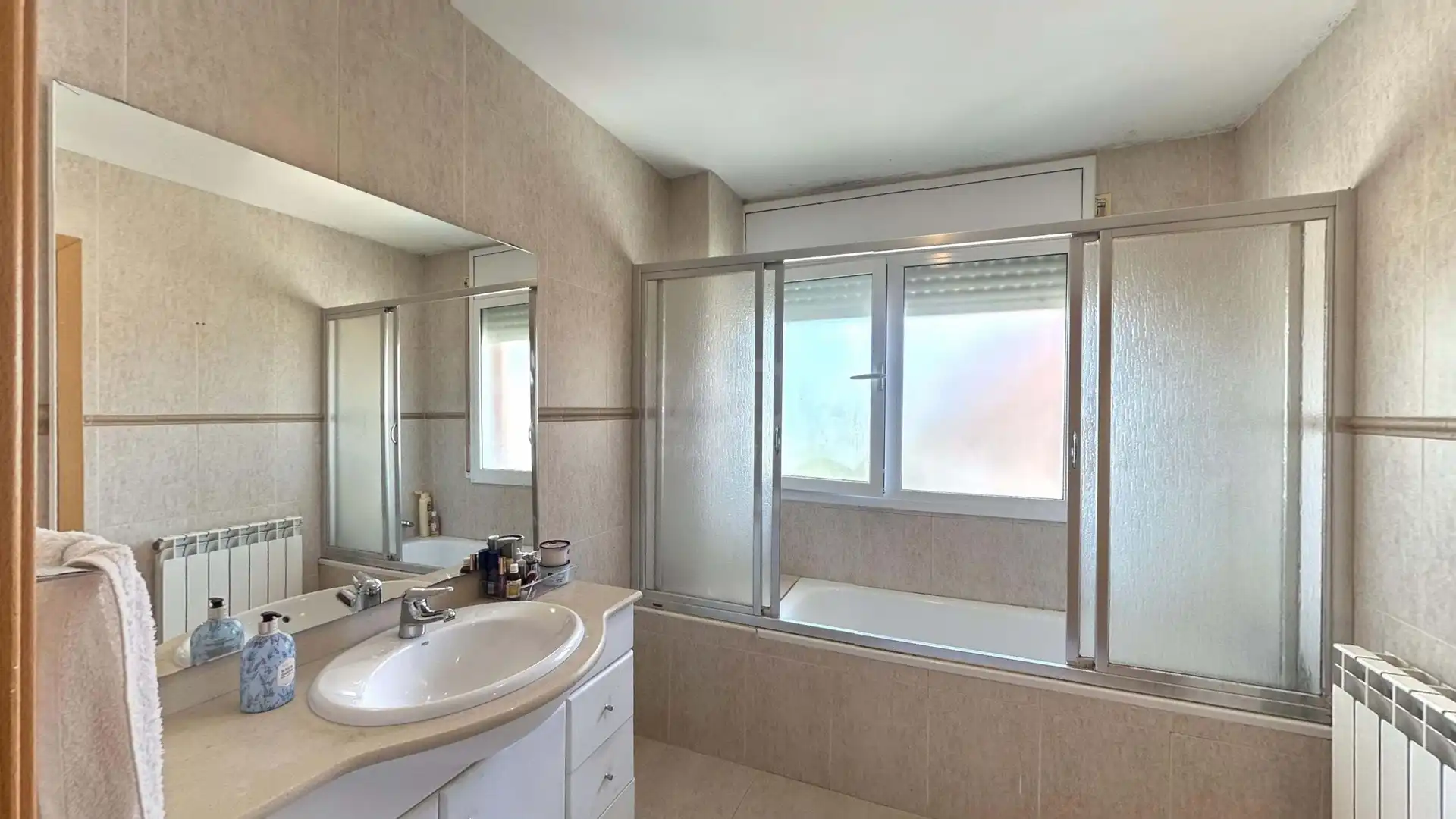 Bathroom of Houses for sale in Cambrils  with Air Conditioner, Heating and Swimming Pool