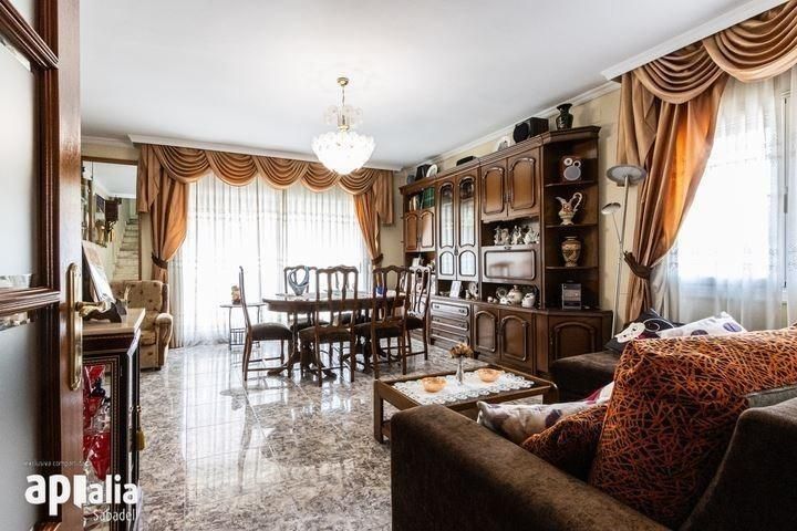 Living room of Single-family semi-detached for sale in Sabadell  with Heating, Private garden and Storage room