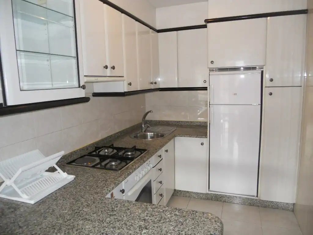 Cocina de Piso en venta en Ames con Calefacción, Trastero y Amueblado