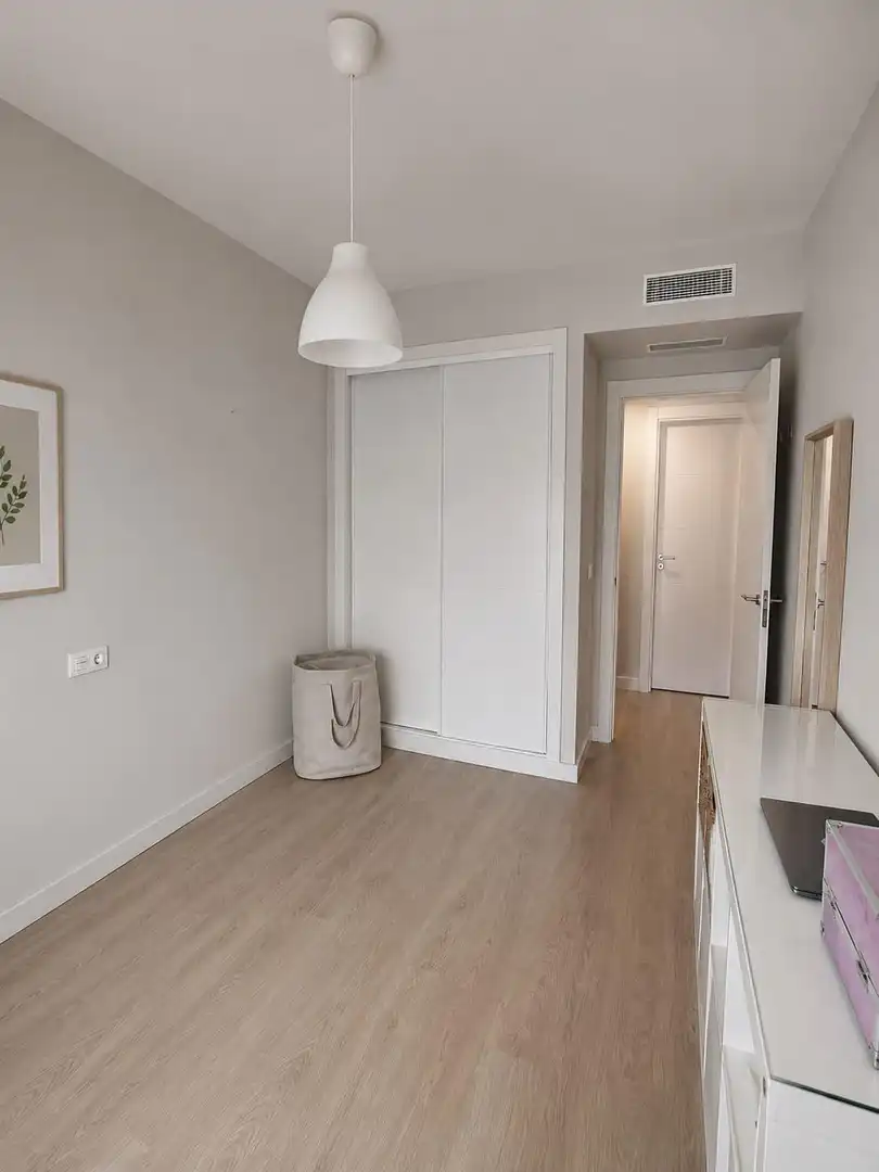 Bedroom of Flat for sale in Sevilla  with Air Conditioner, Terrace and Community pool
