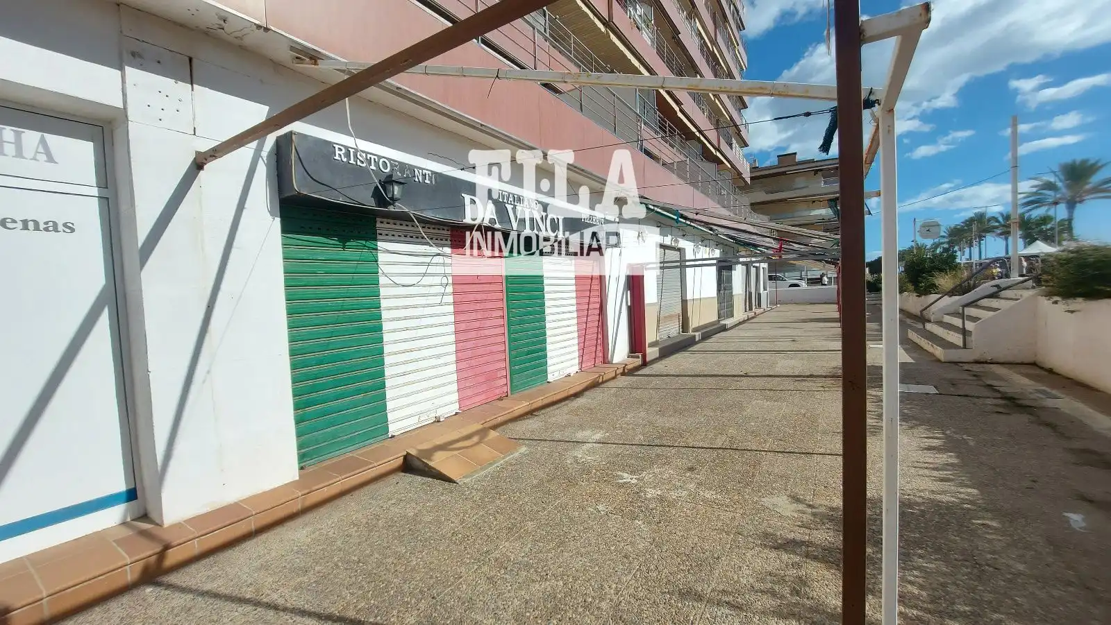 Außenansicht von Geschaftsraum zum Verkauf in Calafell mit Klimaanlage und Terrasse