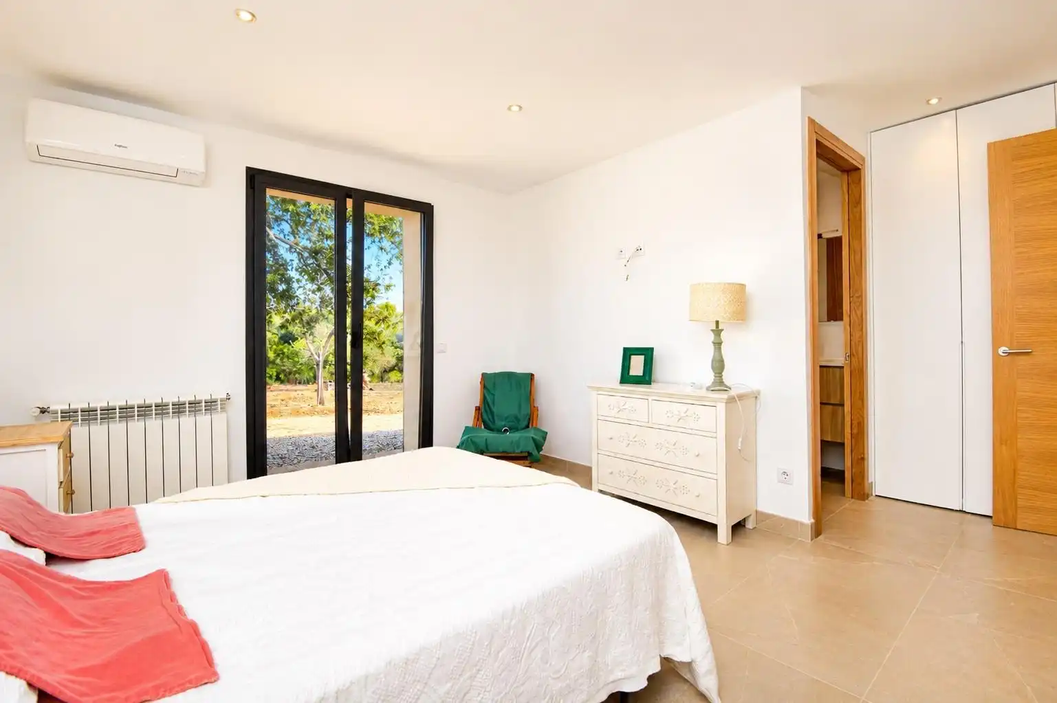 Schlafzimmer von Country house zur Miete in Búger mit Klimaanlage, Heizung und Privatgarten