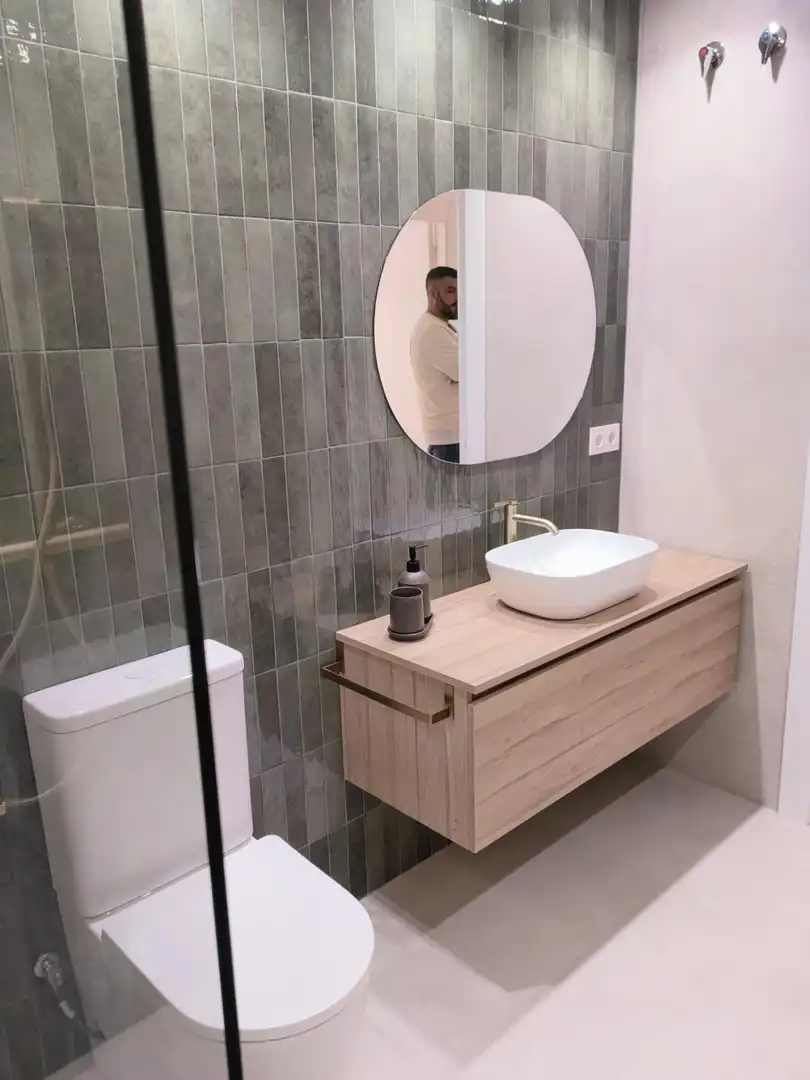 Badezimmer von Wohnung zur Miete in Marbella mit Klimaanlage, Heizung und Terrasse