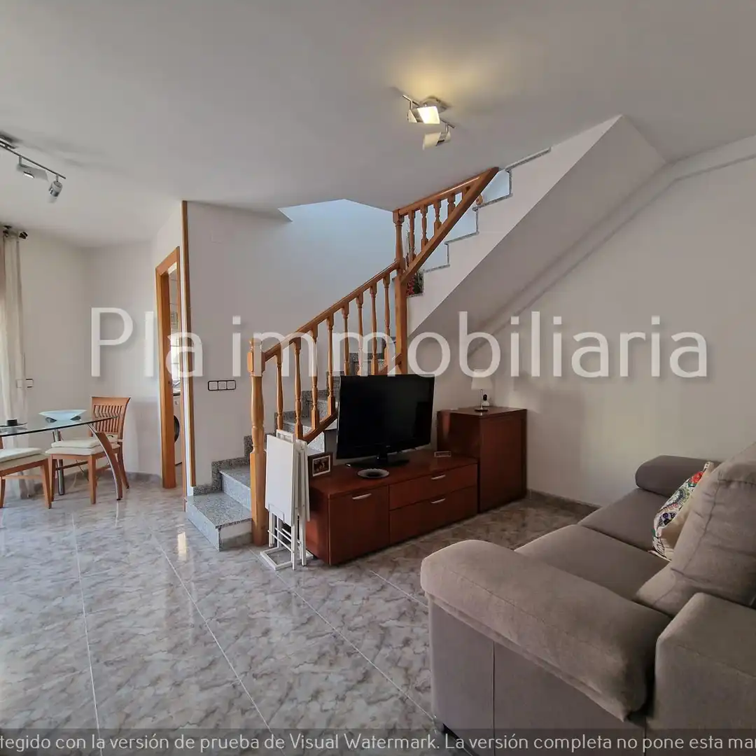 Sala de estar de Dúplex en venta en Sant Boi de Llobregat con Terraza, Amueblado y Horno