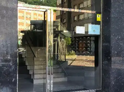 Vista exterior de Piso en venta en Uribarri