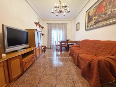 Appartamento con balcone in affitto a Baeza