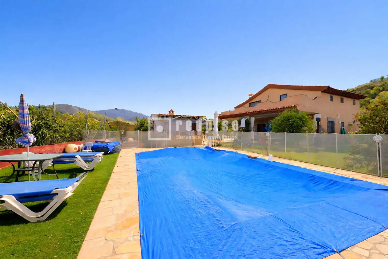 Piscina de Casa o xalet en venda en Guaro amb Calefacció, Jardí privat i Terrassa