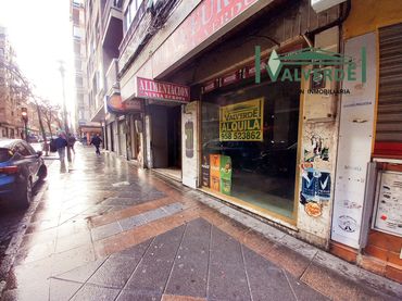Local comercial de lloguer a Calle Pedro Antonio de Alarcón 50