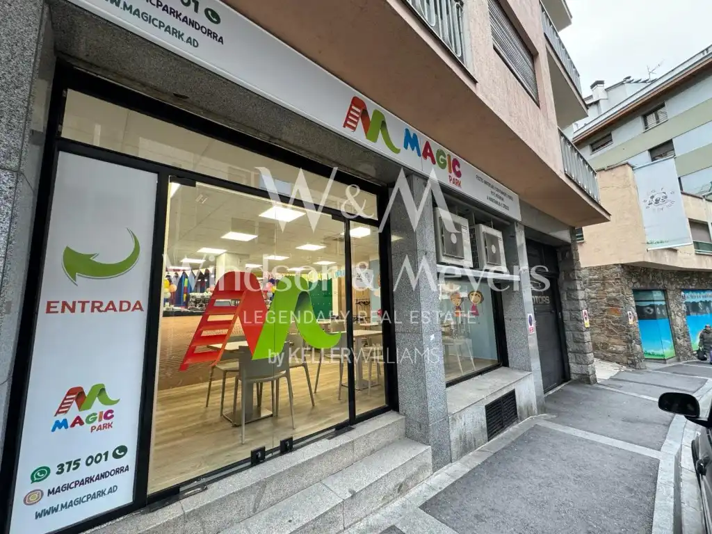 Locale commerciale in cessione a Av. de les Escoles 22, imagen 14