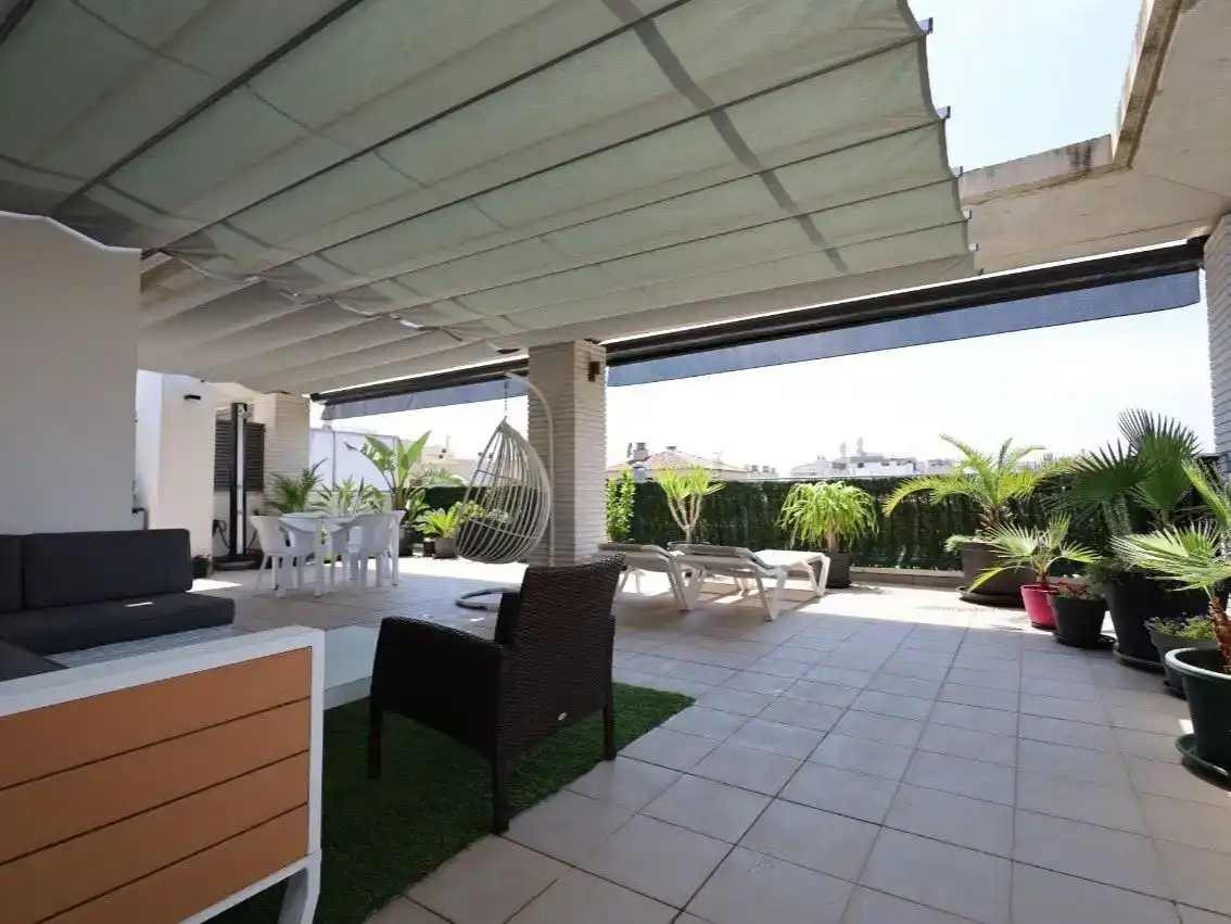 Terrasse von Wohnung zum Verkauf in Salou mit Klimaanlage, Schwimmbad und Balkon