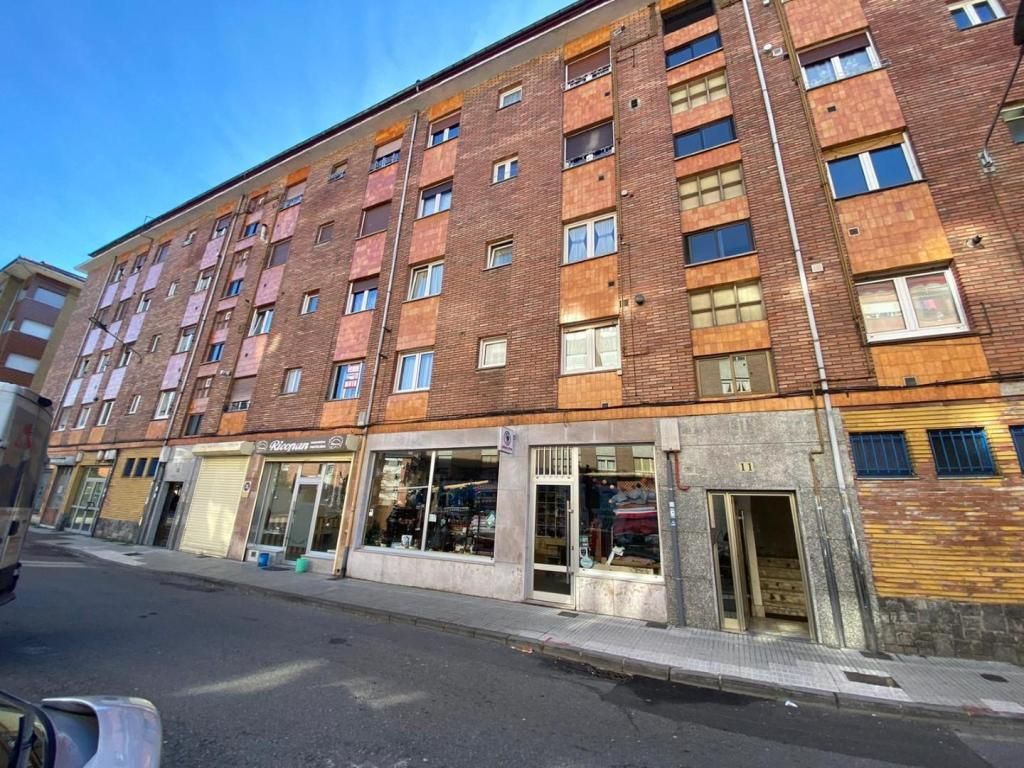 Pis en venda a C/ Albéniz, San Martín del Rey Aurelio