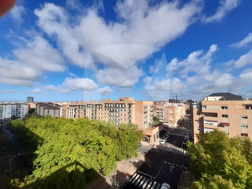 Vista exterior de Àtic de lloguer en Badajoz amb Aire condicionat i Terrassa