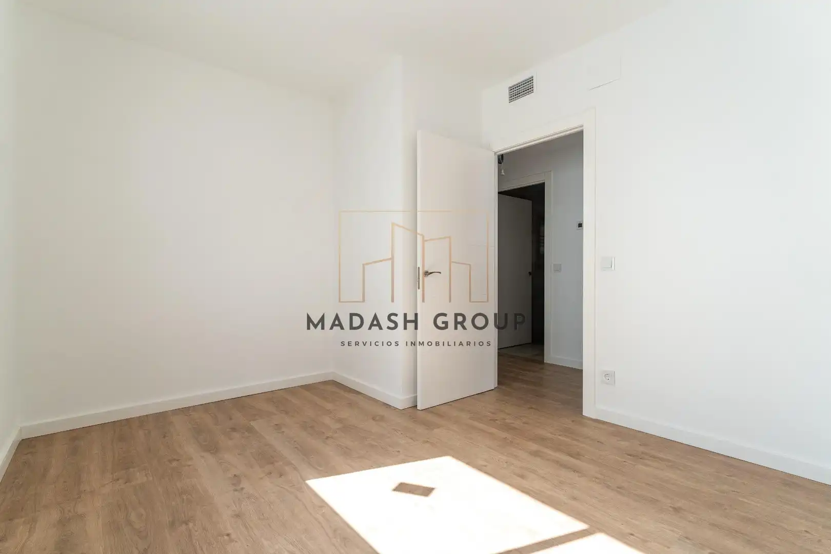 Villa mit Pool zum Verkauf in Avenida de la Marca Hispànica, imagen 18