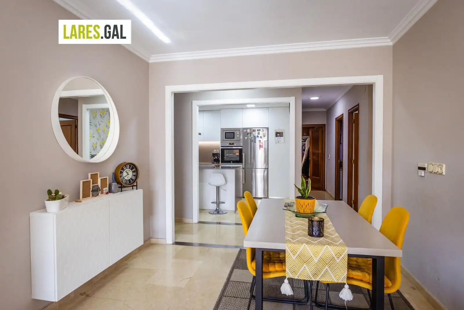 Comedor de Piso en venta en Cangas  con Calefacción, Parquet y Terraza