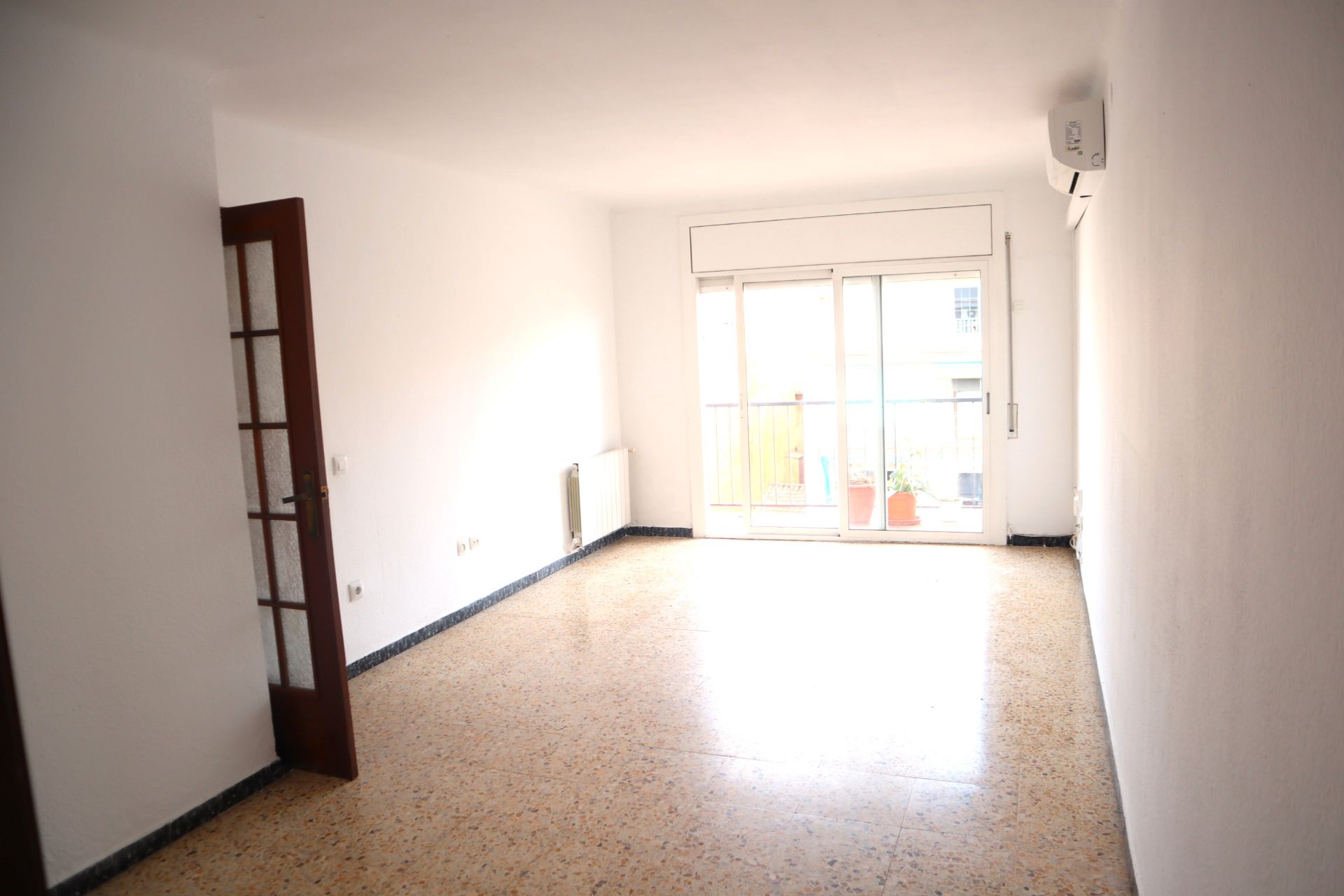 Sala d'estar de Pis en venda en Cerdanyola del Vallès amb Calefacció i Balcó