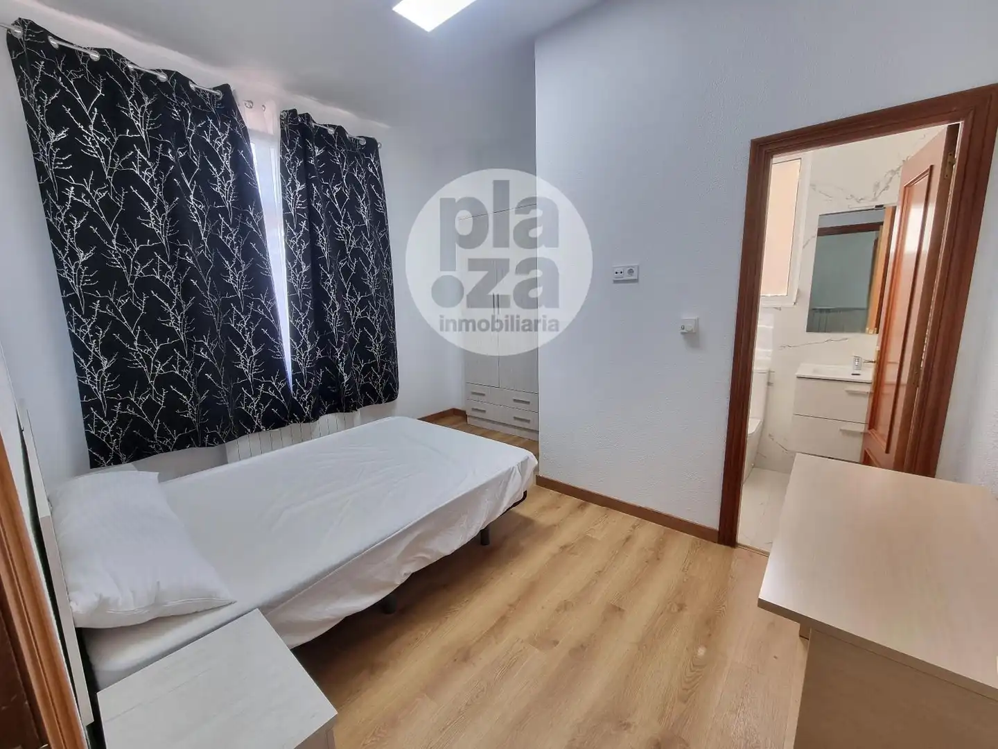 Bedroom of Flat for rent in Burgos  with Heating, Furnished and Internet