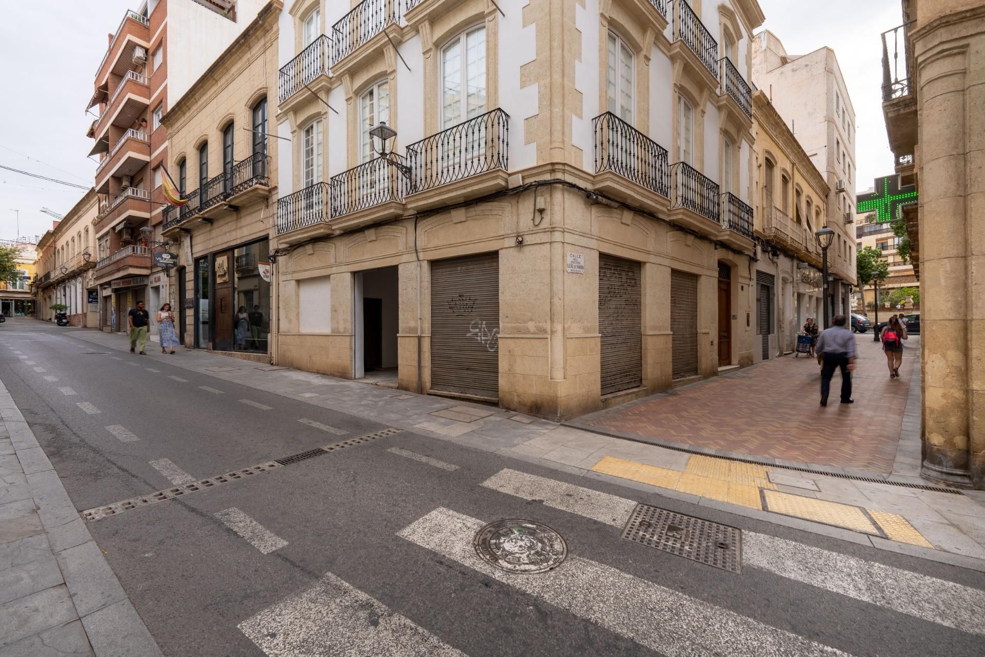 Vista exterior de Local de alquiler en  Almería Capital