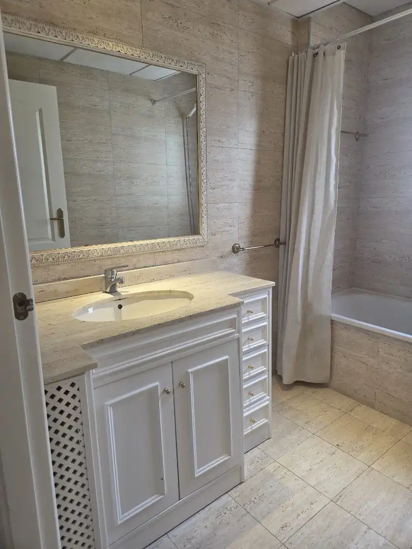 Baño de Ático de alquiler en Badajoz con Aire acondicionado, Calefacción y Parquet