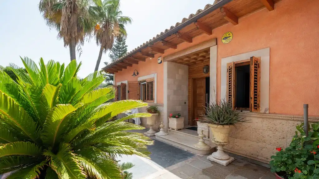 Vista exterior de Casa o xalet en venda en Calvià amb Aire condicionat, Calefacció i Jardí privat