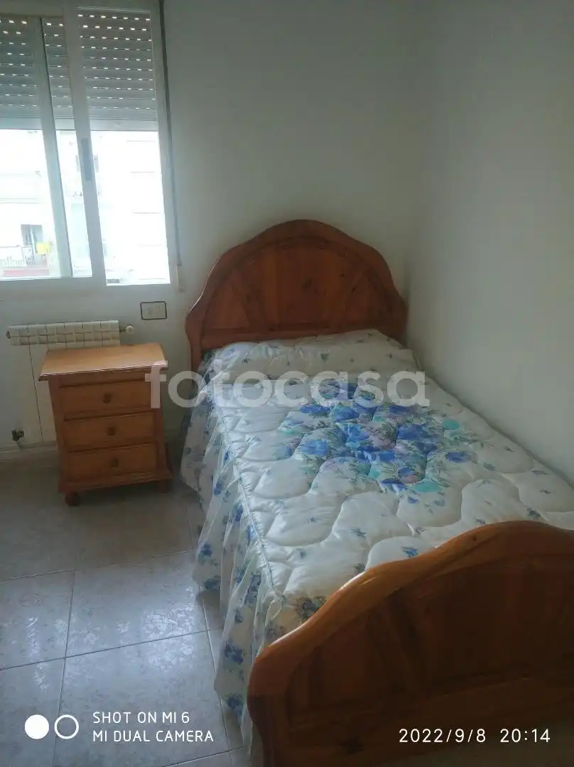Habitación de Piso de alquiler en Ourense Capital  con Calefacción, Amueblado y Horno