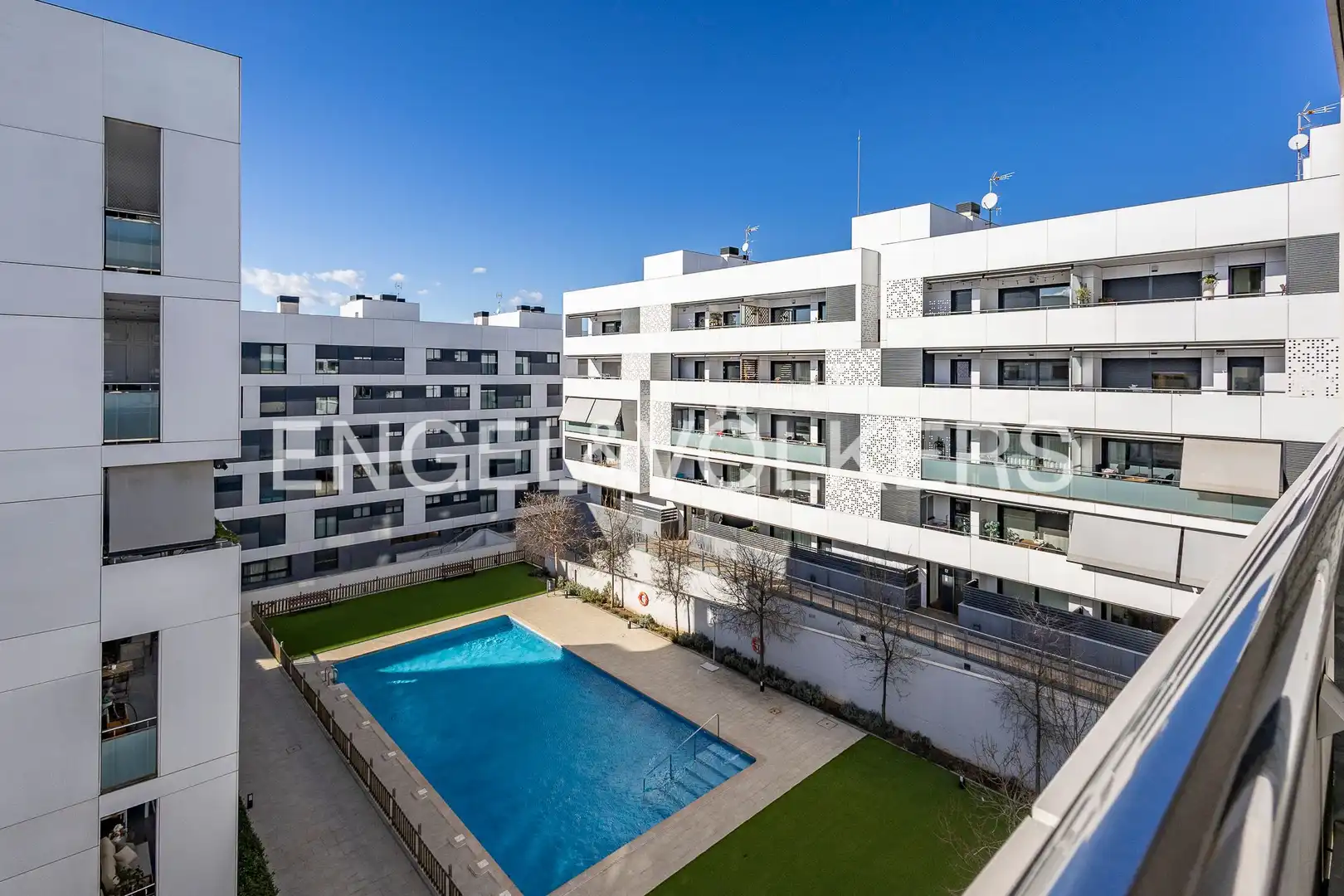 Vista exterior de Piso en venta en Sant Just Desvern con Aire acondicionado, Calefacción y Jardín privado