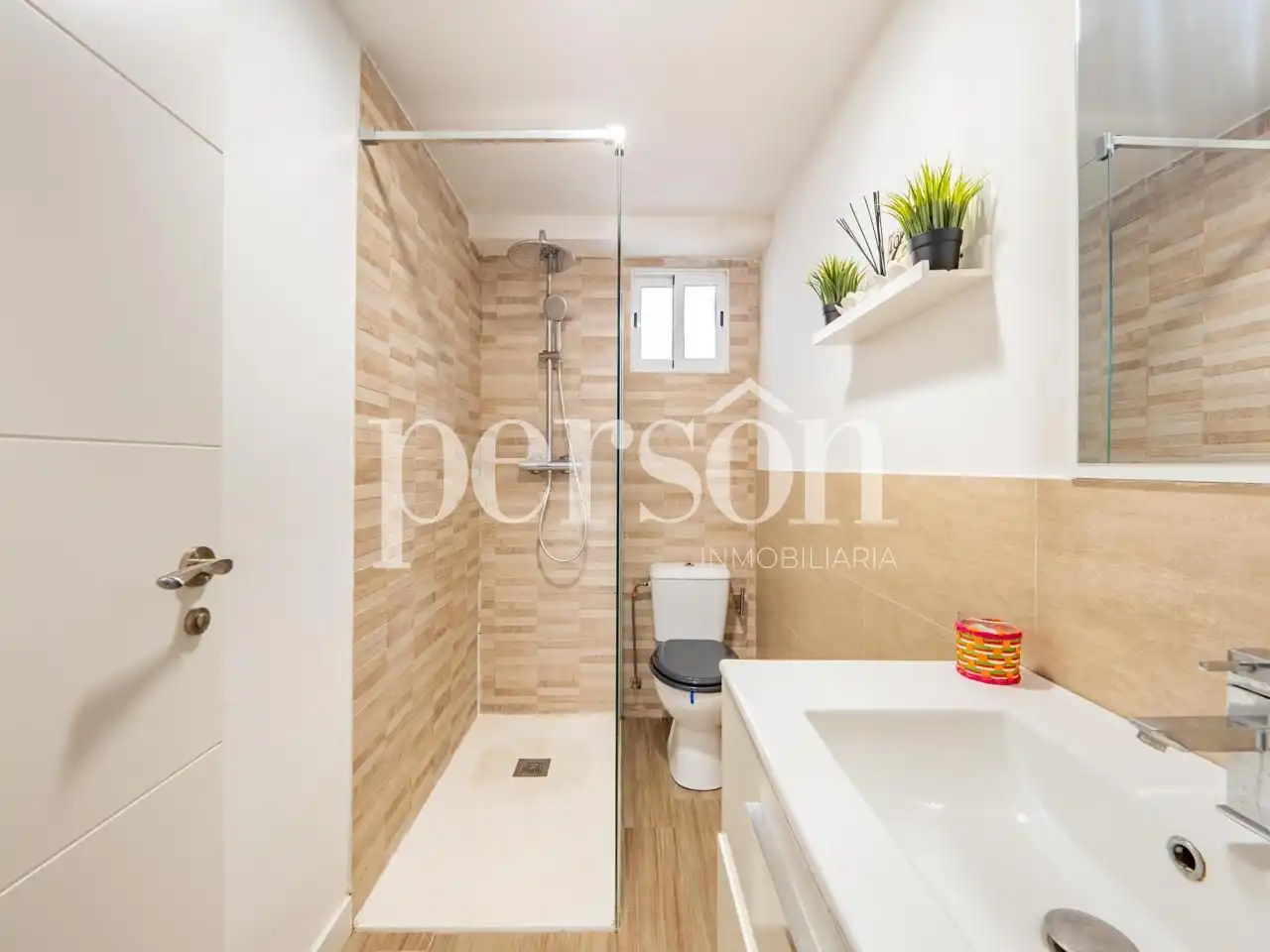 Baño de Piso en venta en Valencia con Aire acondicionado, Calefacción y Amueblado
