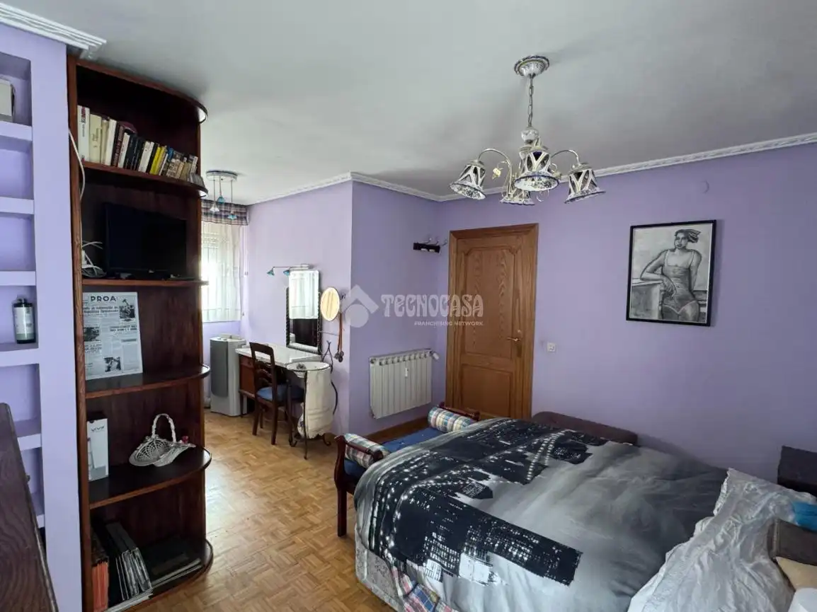 Habitación de Piso en venta en León Capital  con Calefacción y Parquet