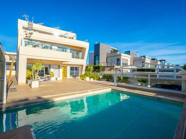 Villa mit Balkon zum Verkauf in Orihuela Costa