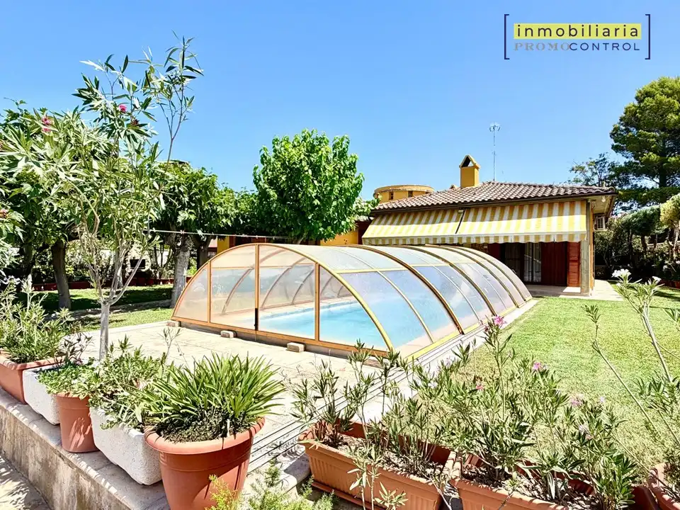 Piscina de Casa o xalet en venda en Zuera amb Aire condicionat, Calefacció i Jardí privat