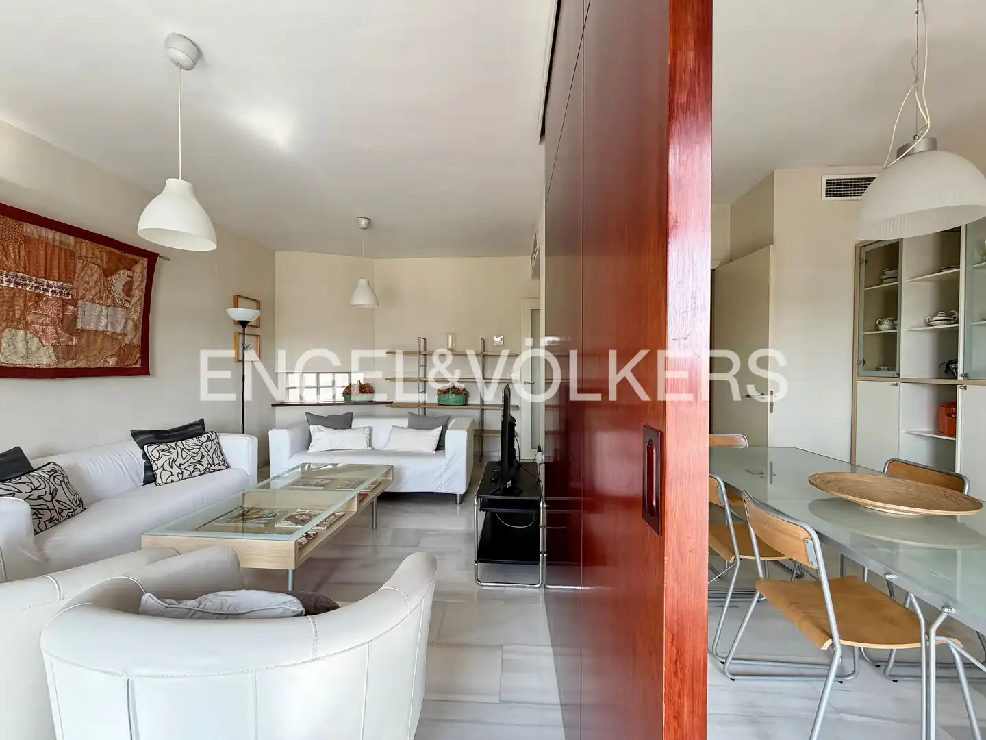 Living room of Flat for rent in Sevilla  with Air Conditioner, Heating and Storage room