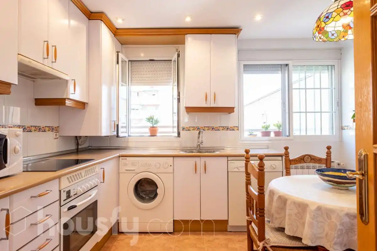 Kitchen of Flat for rent in Madrid  with Air Conditioner, Heating and Furnished