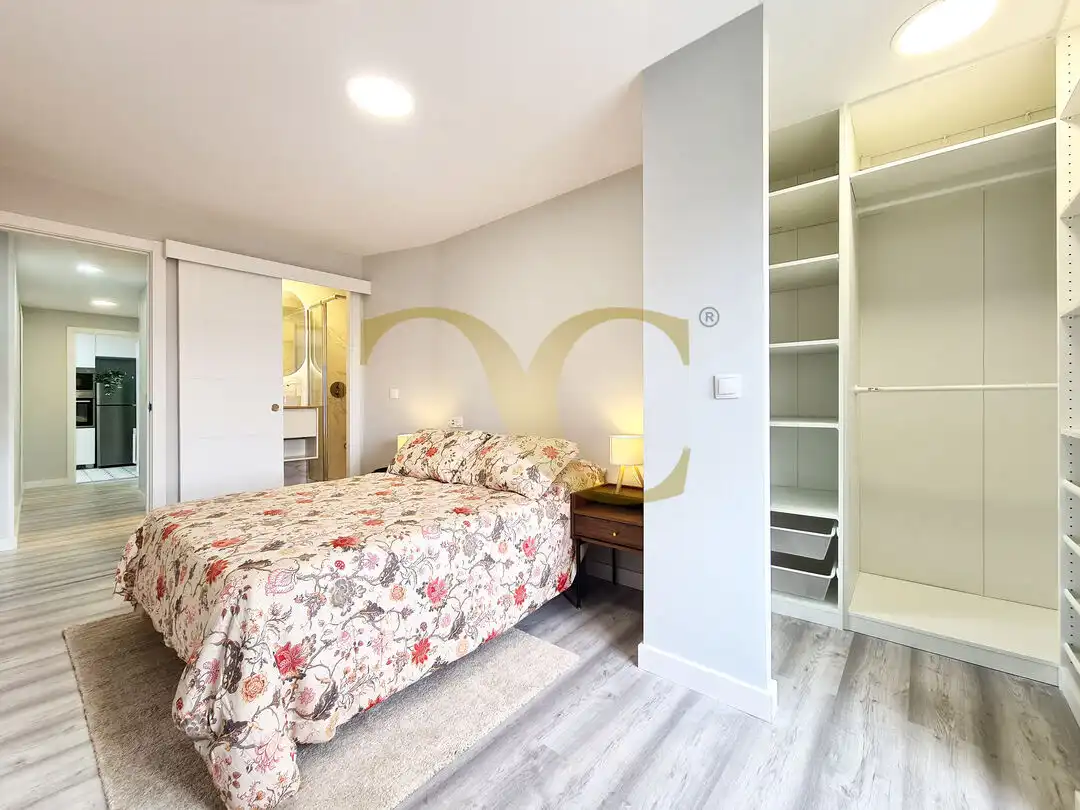 Habitación de Piso en venta en Oviedo  con Calefacción y Amueblado