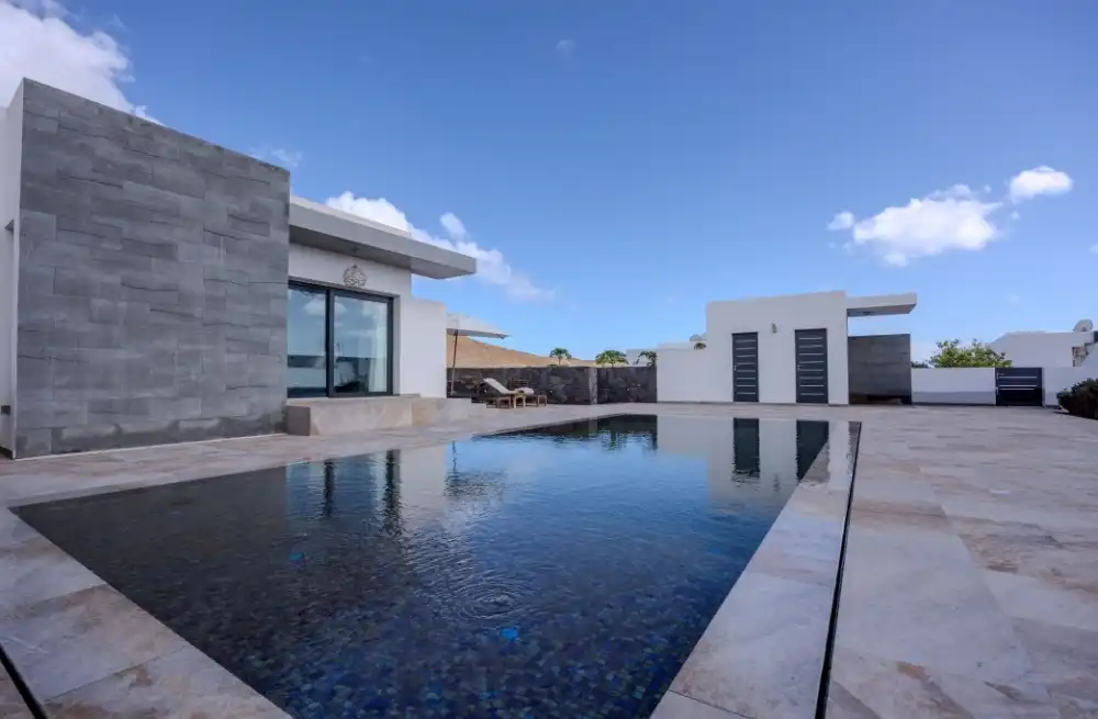 Piscina de Casa o xalet en venda en Costa Teguise