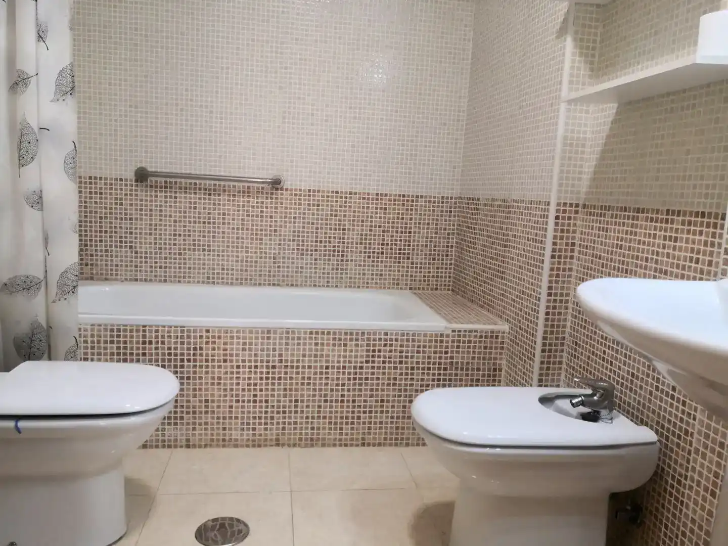 Baño de Piso en venta en Vícar con Piscina