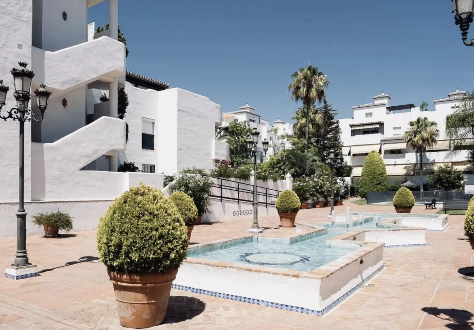 Vista exterior de Planta baixa en venda en Marbella amb Aire condicionat, Calefacció i Terrassa